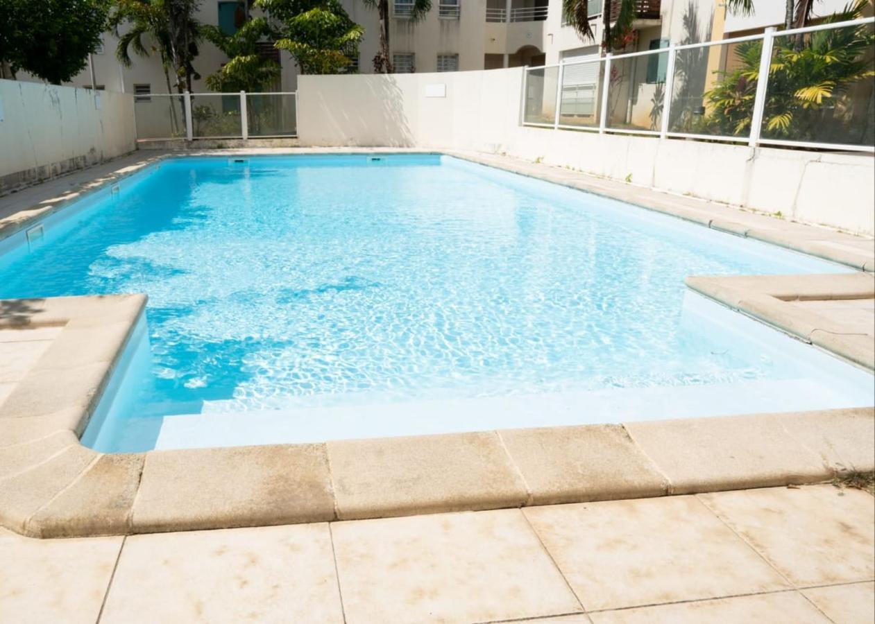 L'Ile Au Paon - Appartement T2 Avec Piscine Et Parking Les Abymes Exterior photo
